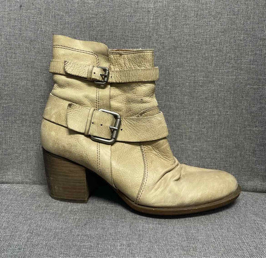 7.5 Naya Boots