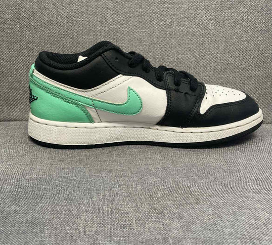 4.5 Nike Shoes/Boots