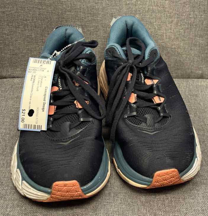 7.5 Hoka Sneakers