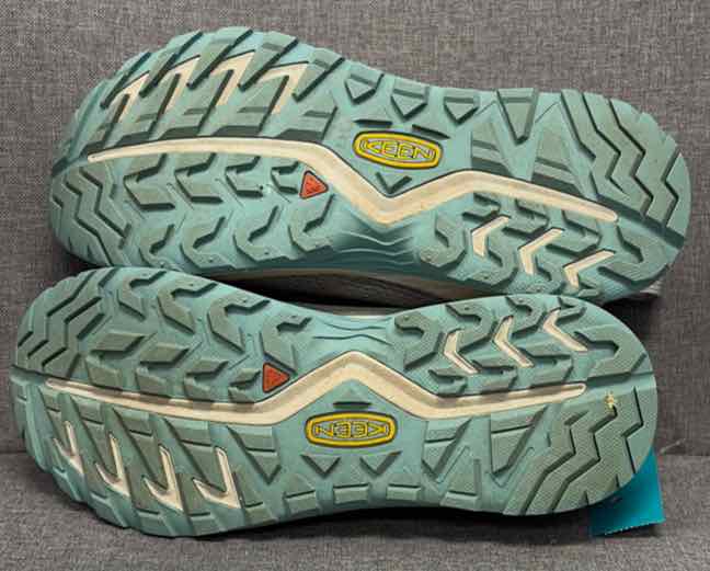 8.5 Keen Sneakers