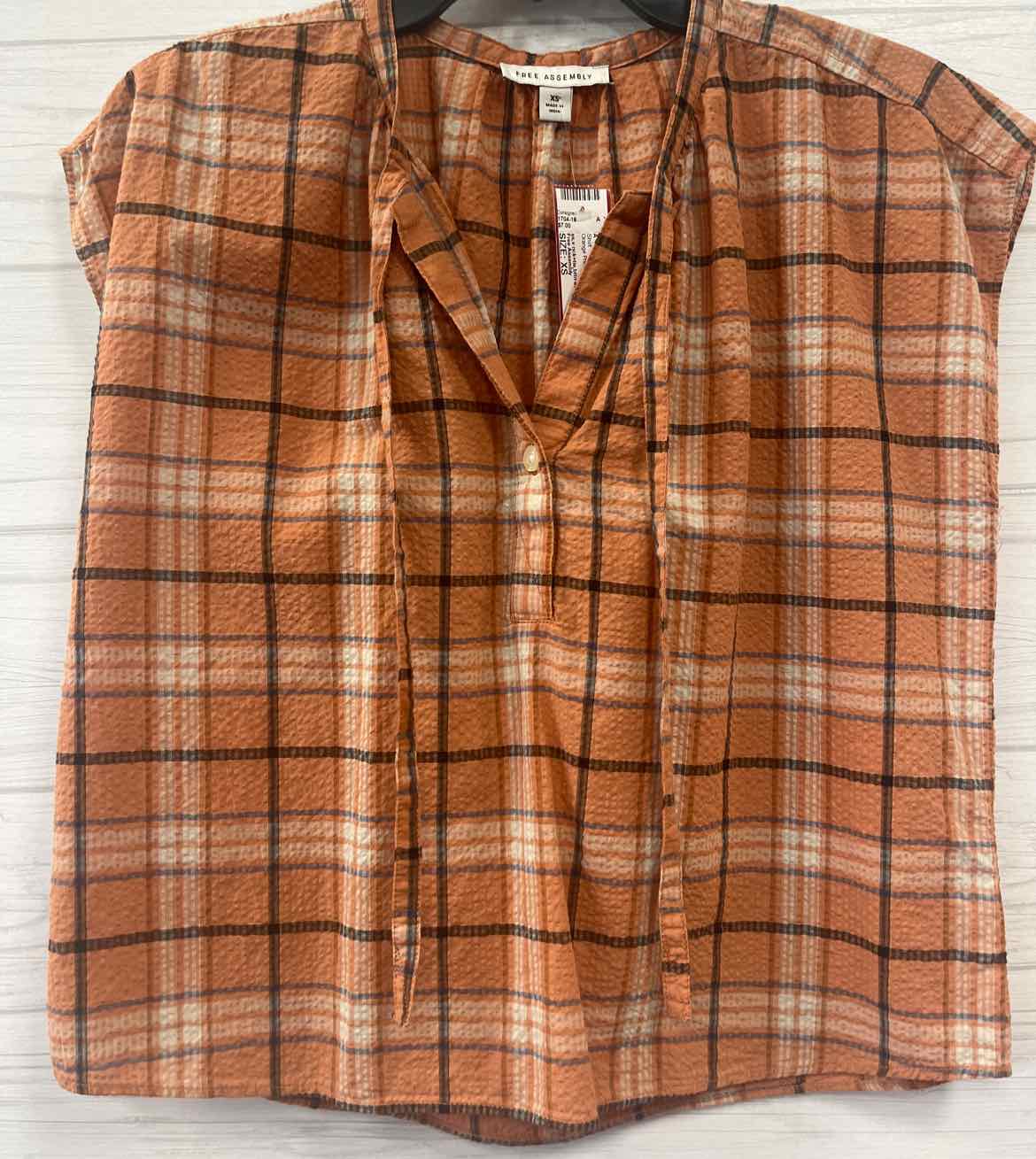 Size XS Free Assembly Shirt