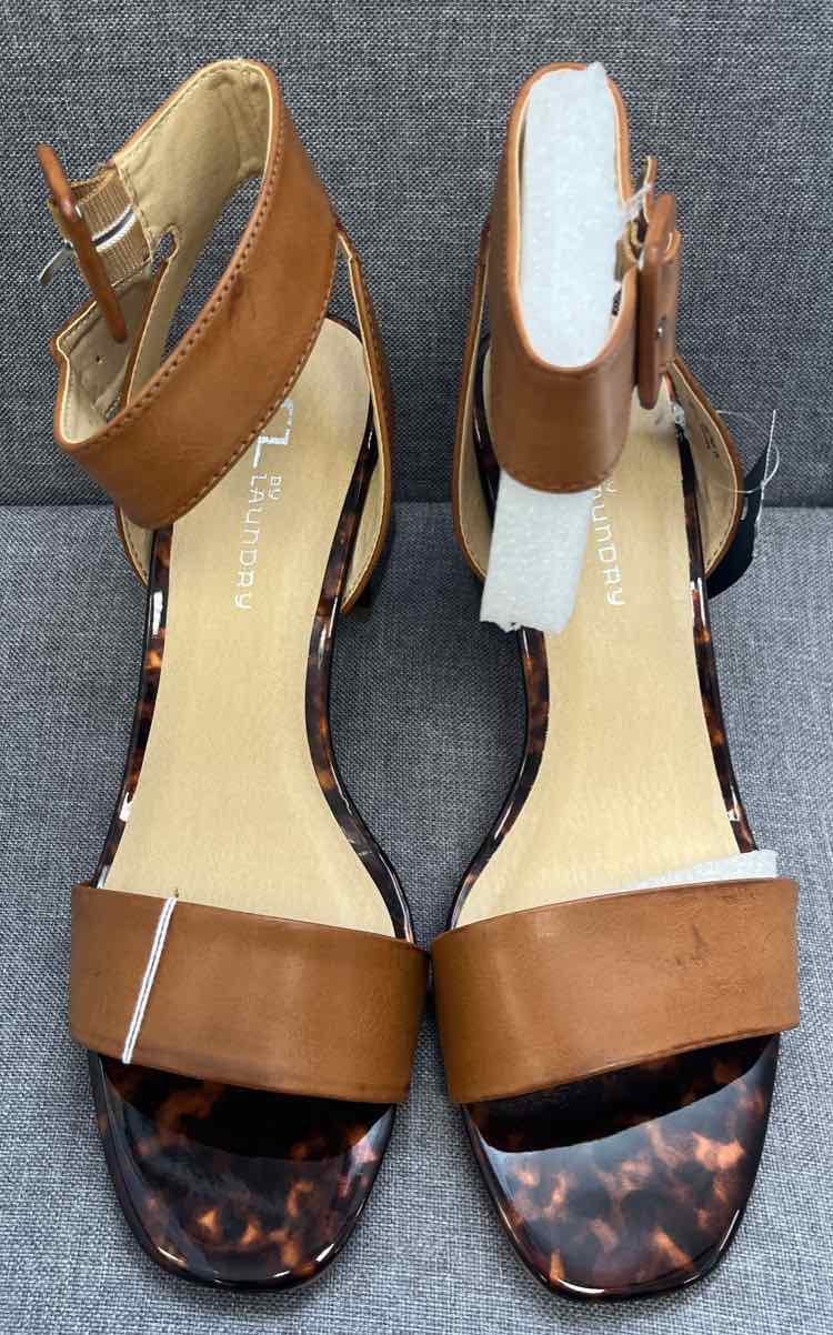 8 CL BY LAUNDRY Sandals