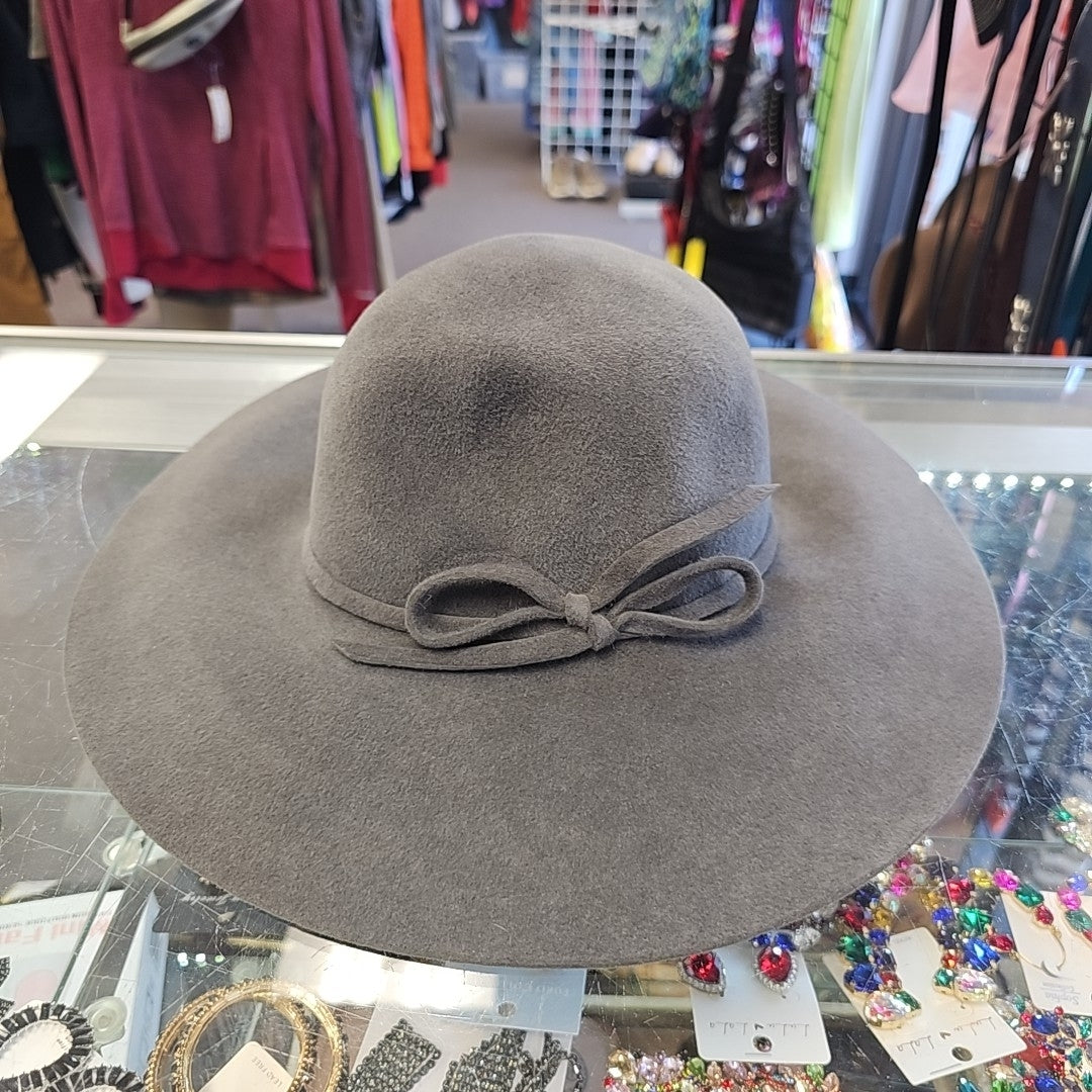 Therese Akrens Hat