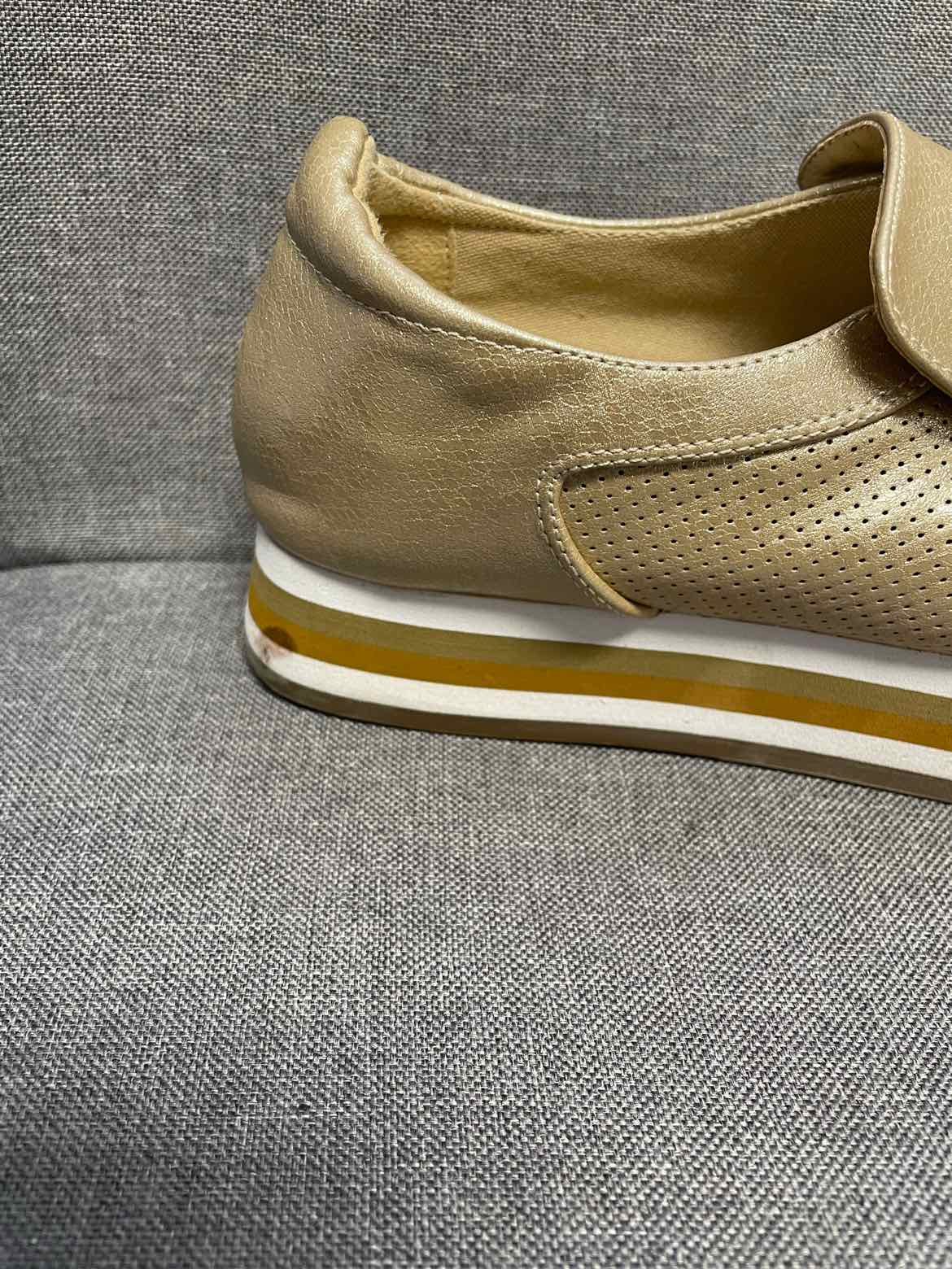 8 COCONUTS Loafers