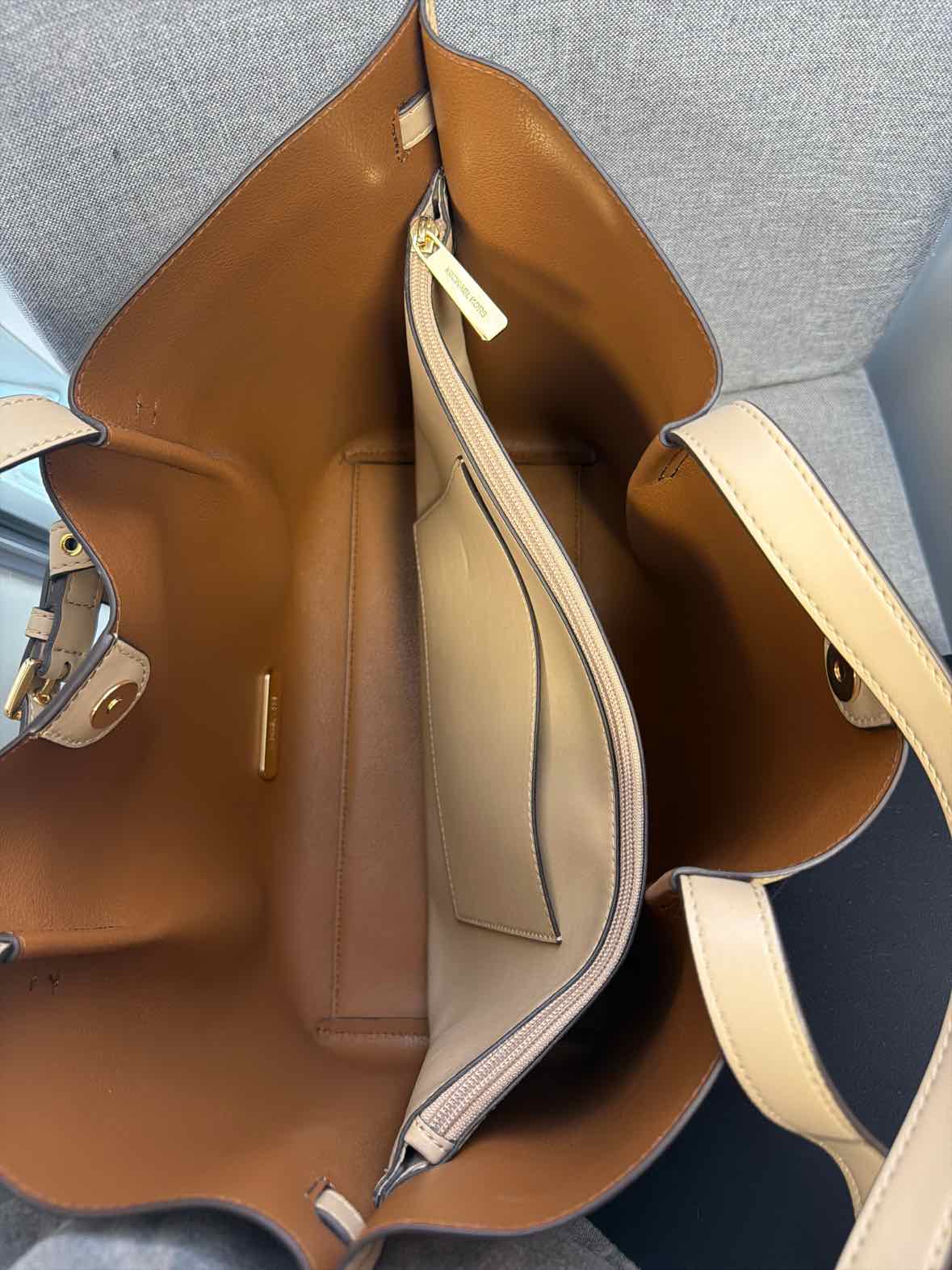 Micheal Kors Purse
