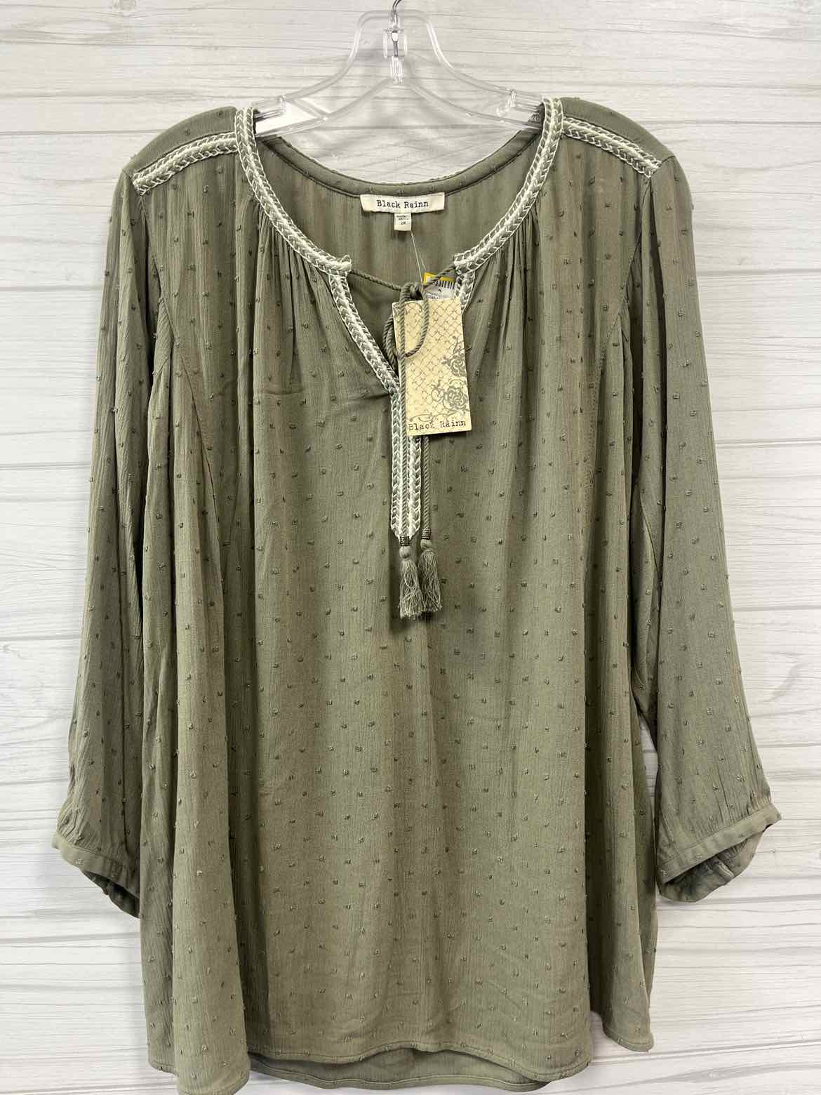 Size 2X black Rainn Shirt