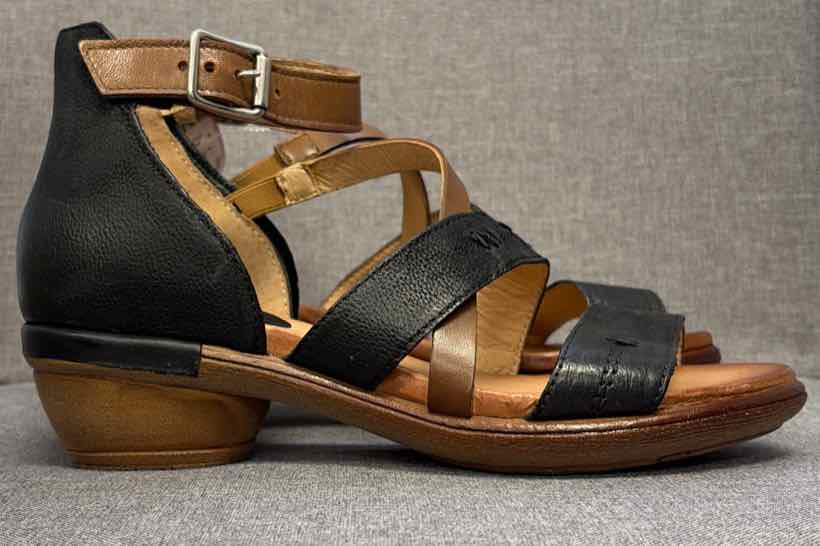 38 Miz Mooz Shoes