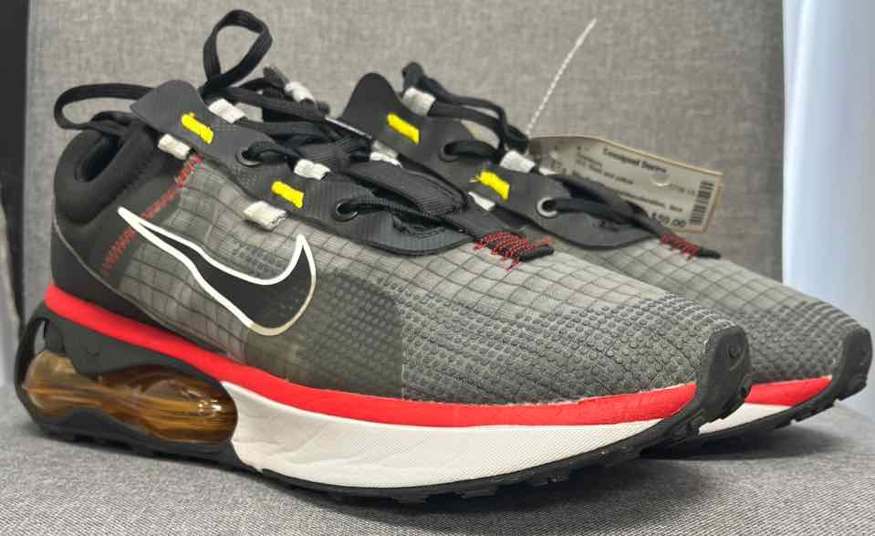 10.5 Nike Air Sneakers