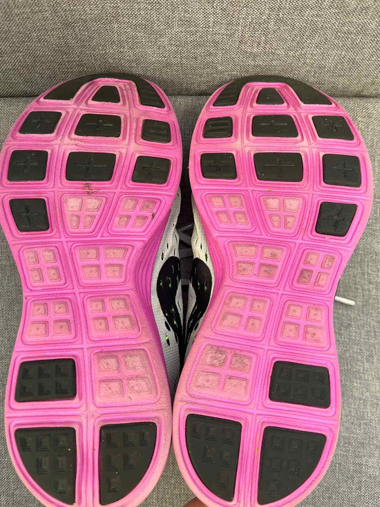 6.5 Nike Sneakers