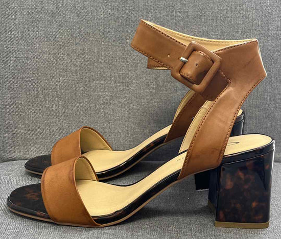 10 CL BY LAUNDRY Sandals