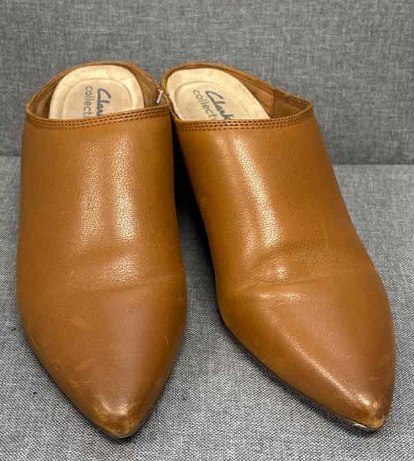 8.5 Clarks Loafers