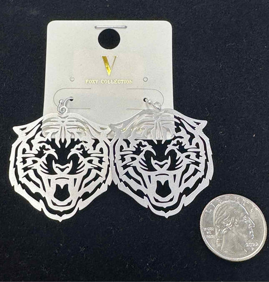 V foxy collection Earrings