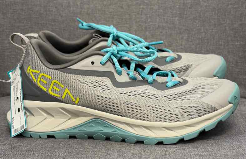 8.5 Keen Sneakers