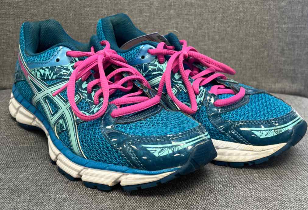 6 Asics Sneakers