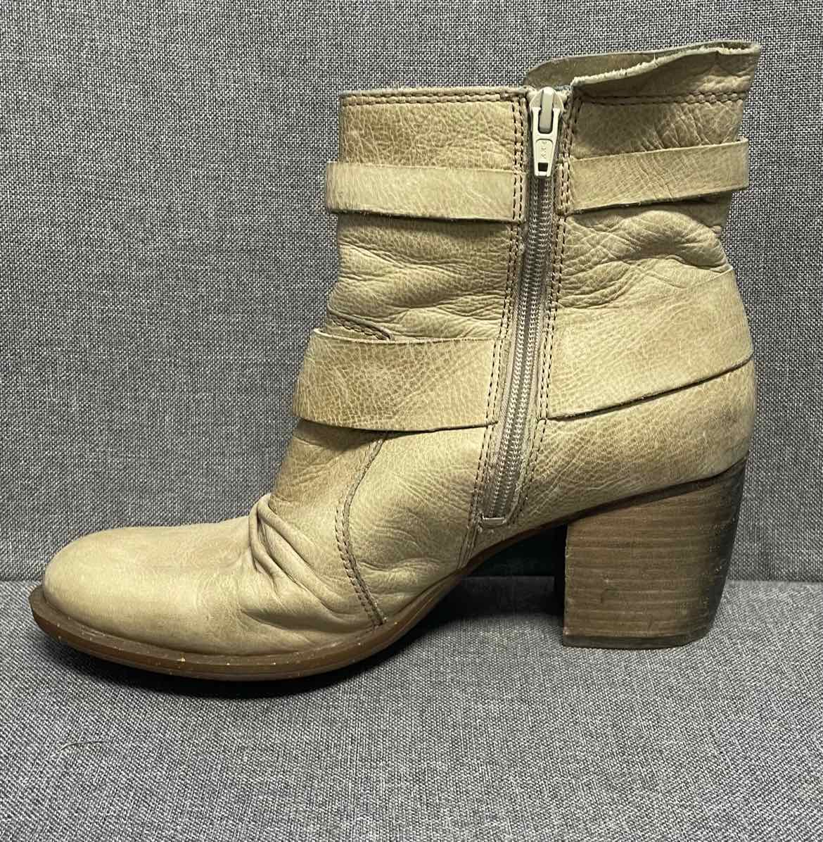 7.5 Naya Boots
