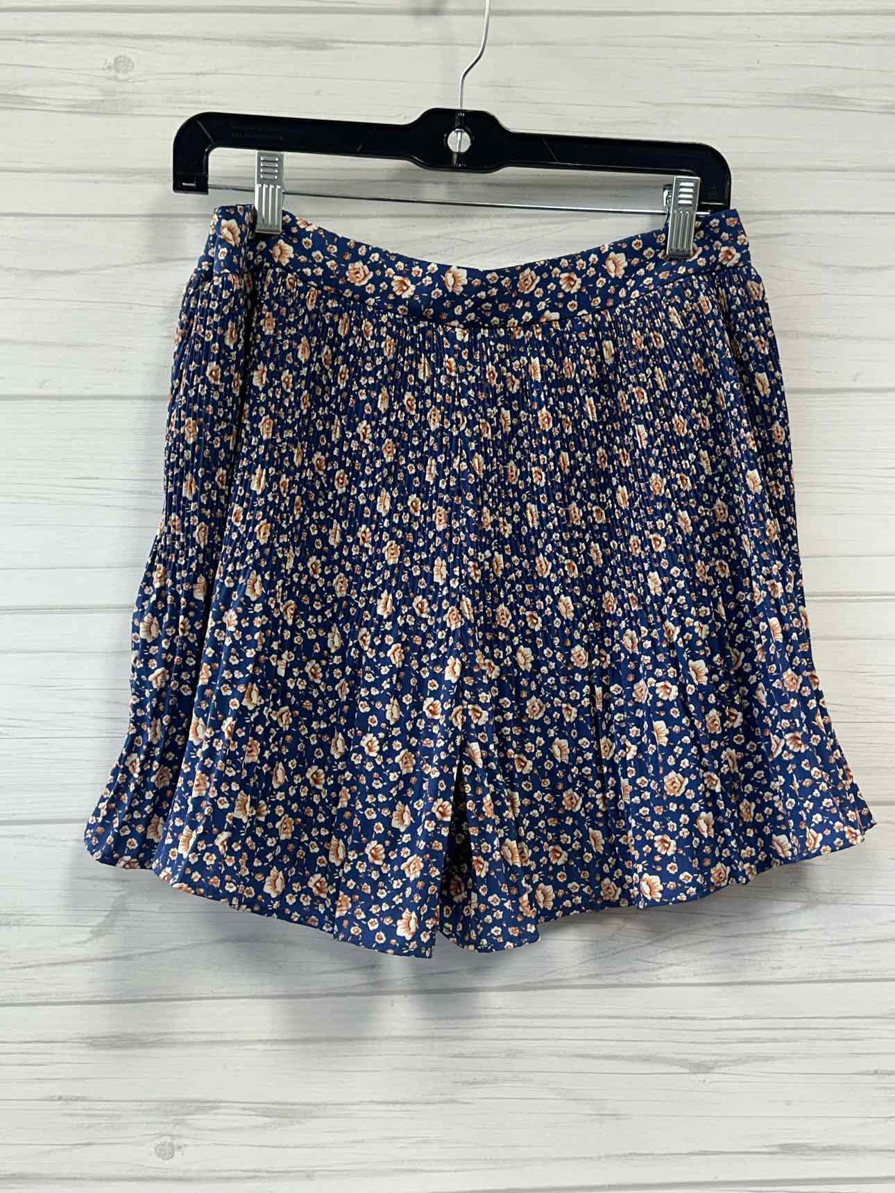 Size L ee:some Shorts