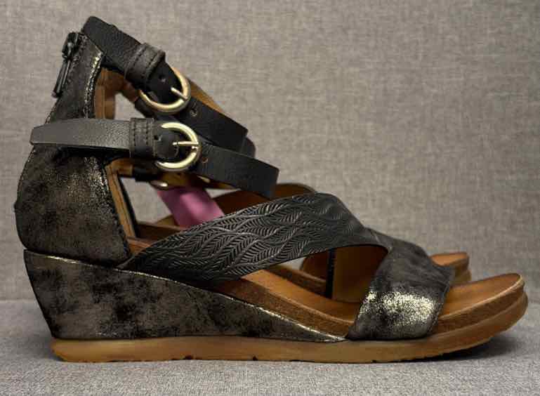 38 Miz Mooz Shoes