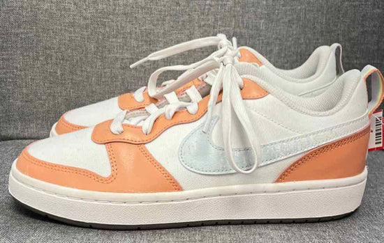 6 Nike Sneakers