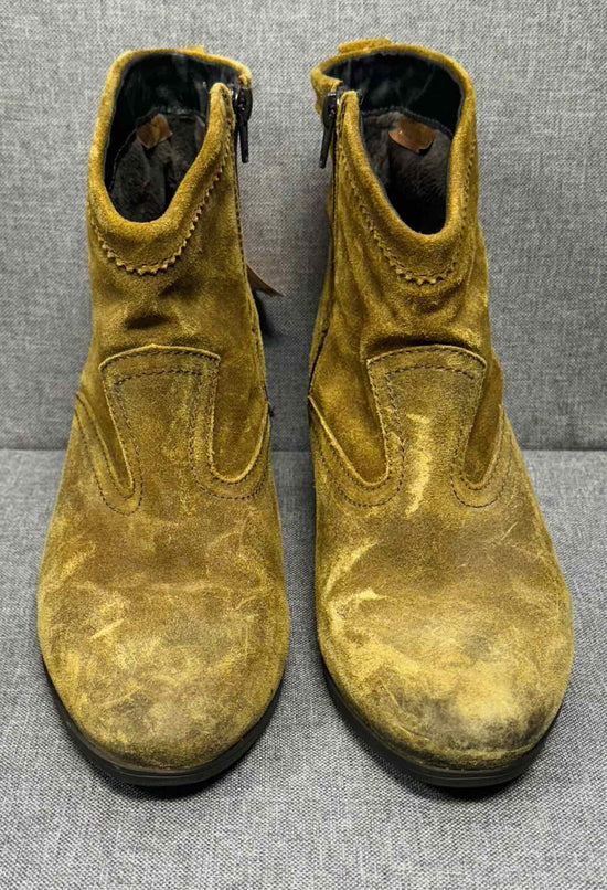 41 Taos Boots