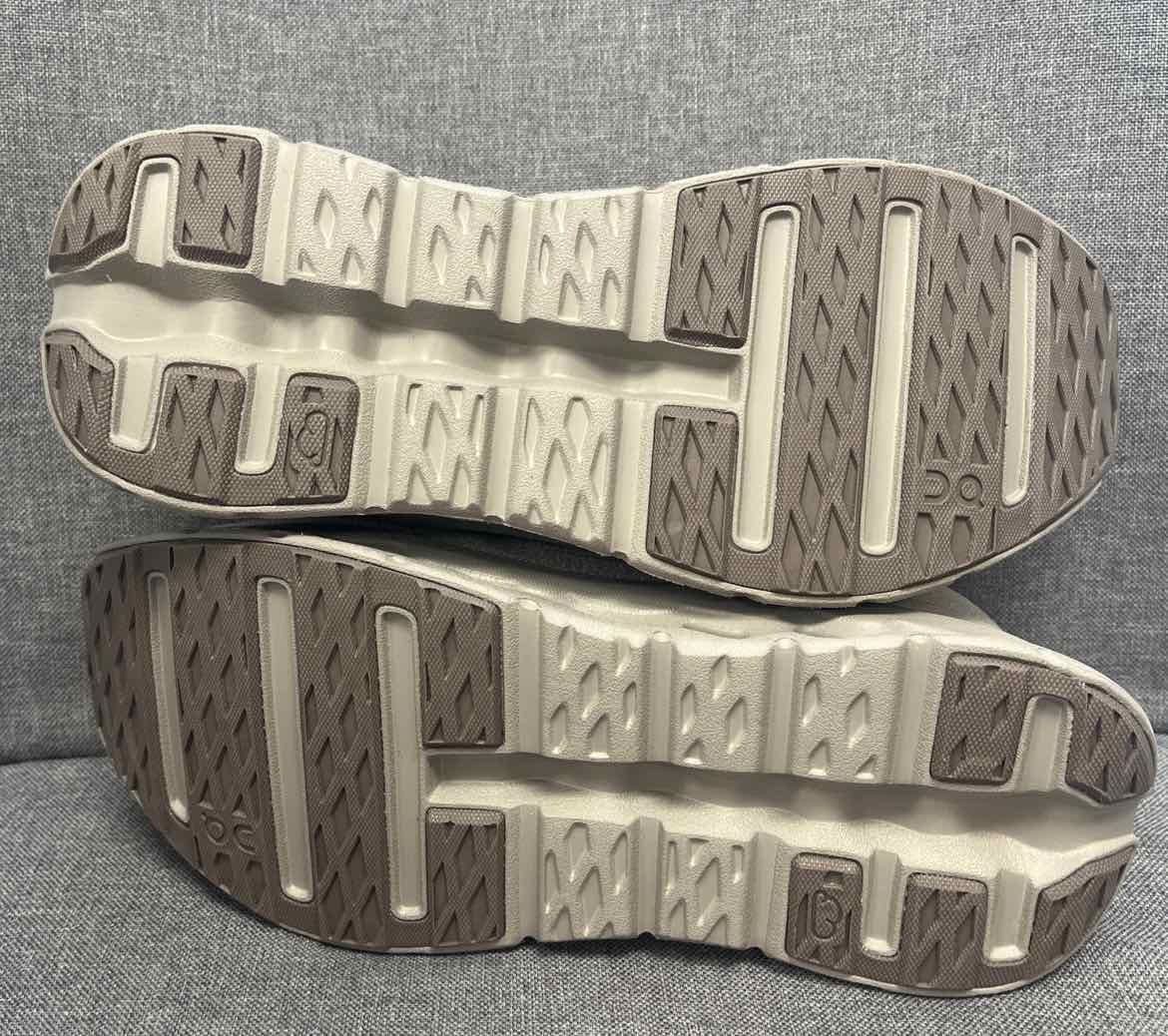 8 On Cloud Sneakers