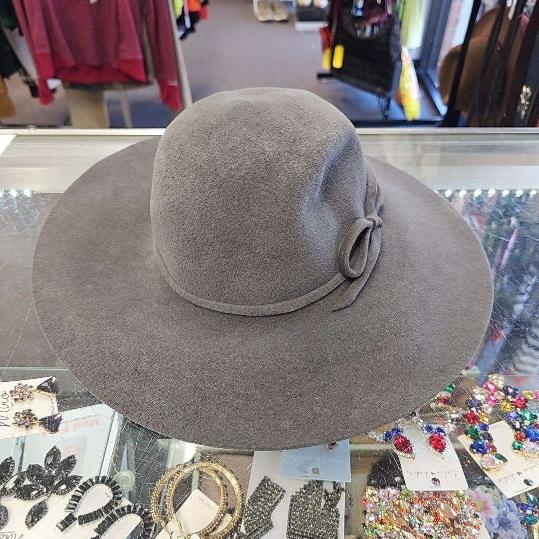 Therese Akrens Hat