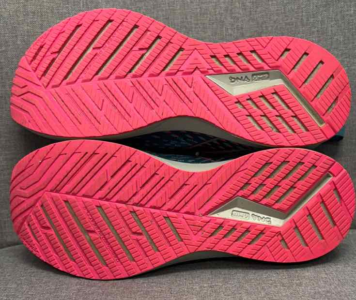 11 Brooks Sneakers