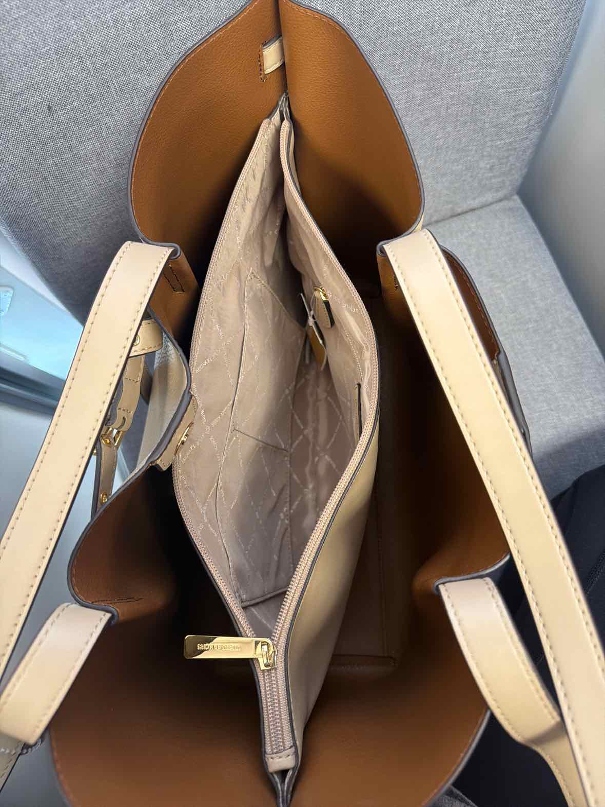 Micheal Kors Purse