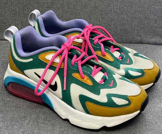 6.5 Nike Sneakers