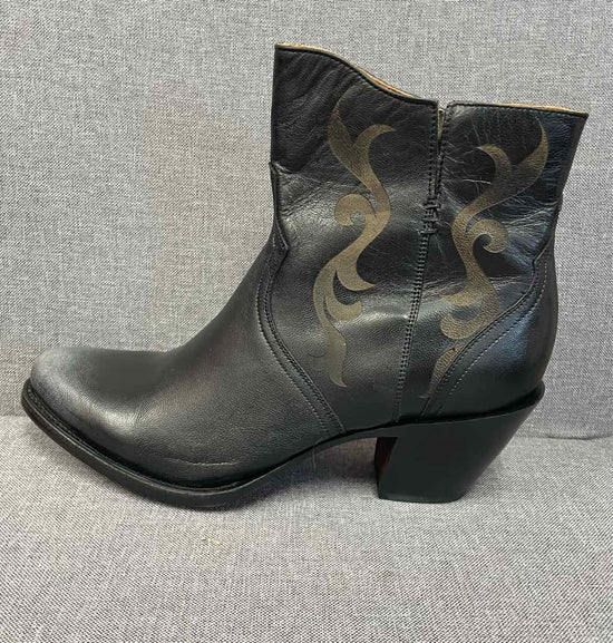 9.5 Lucchese Boots