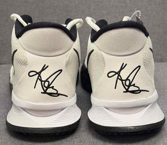 8.5 Nike Sneakers