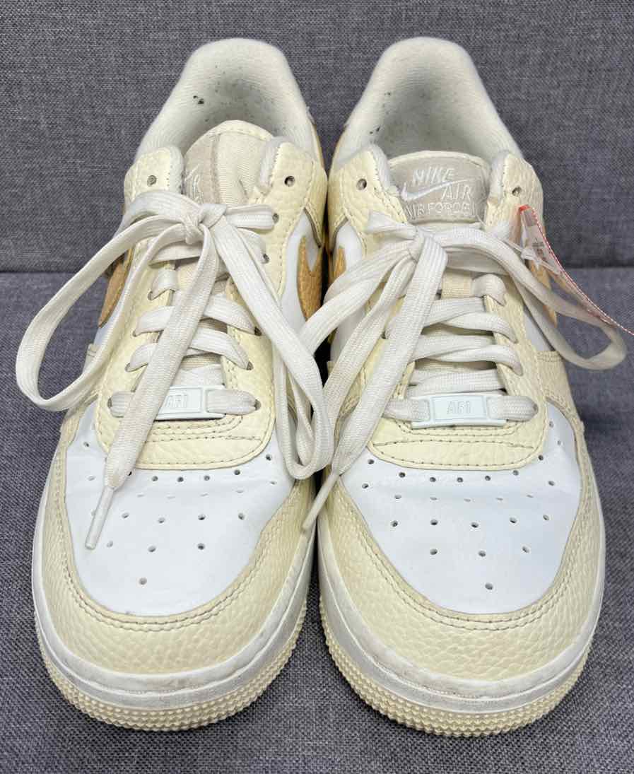 7.5 Nike Sneakers