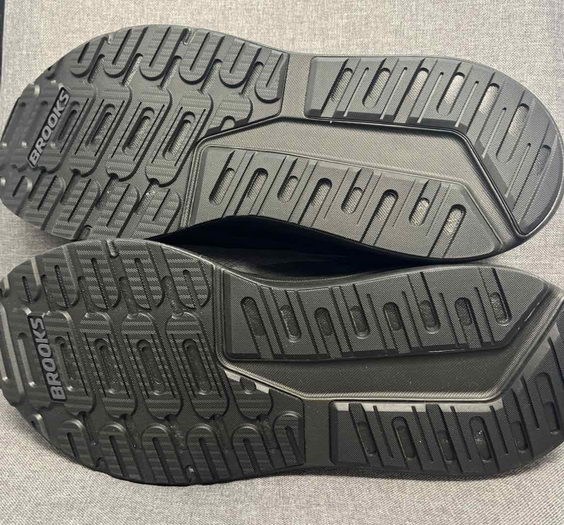 15 Brooks Sneakers