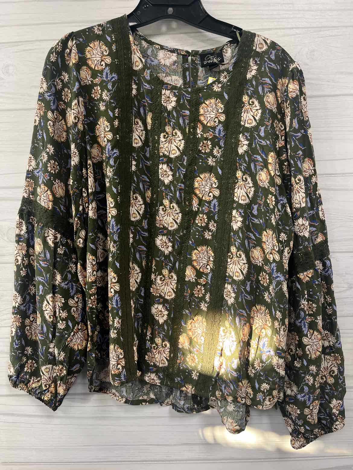 Size XL Oak & Trellis Shirt