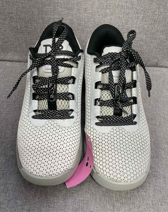 7.5 TYR Sneakers