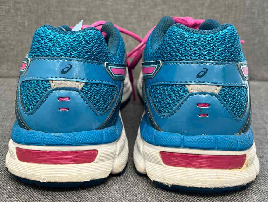 6 Asics Sneakers