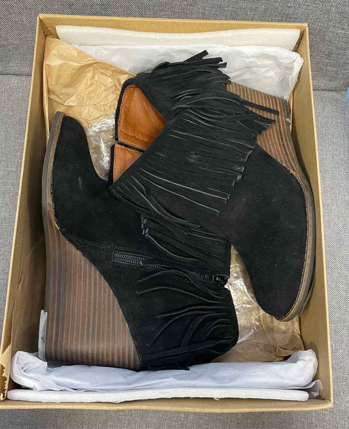 7.5 Lucky Brand Boots