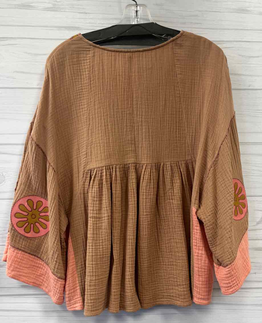 Size M easel Blouse