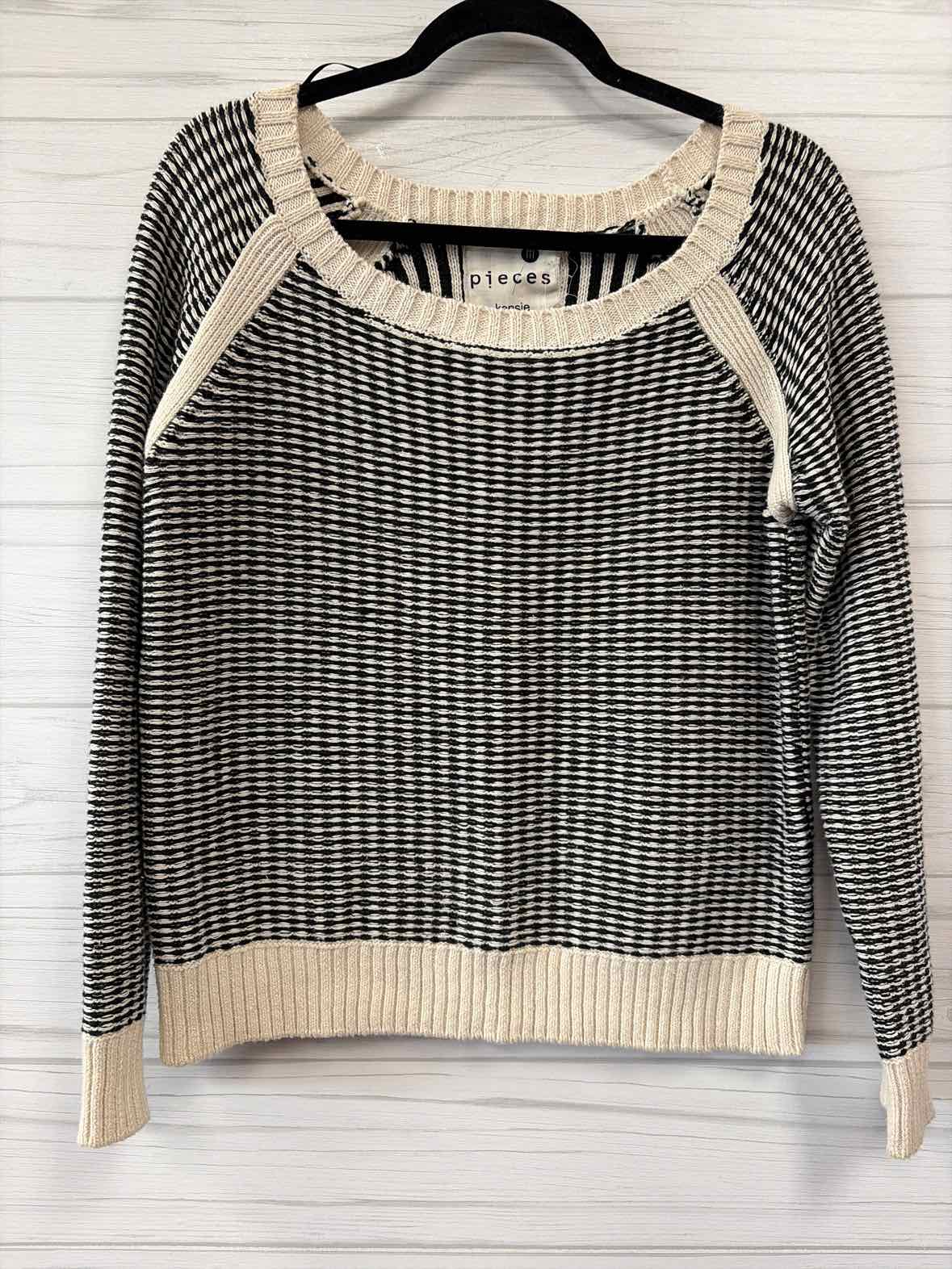 Size M pieces Sweater