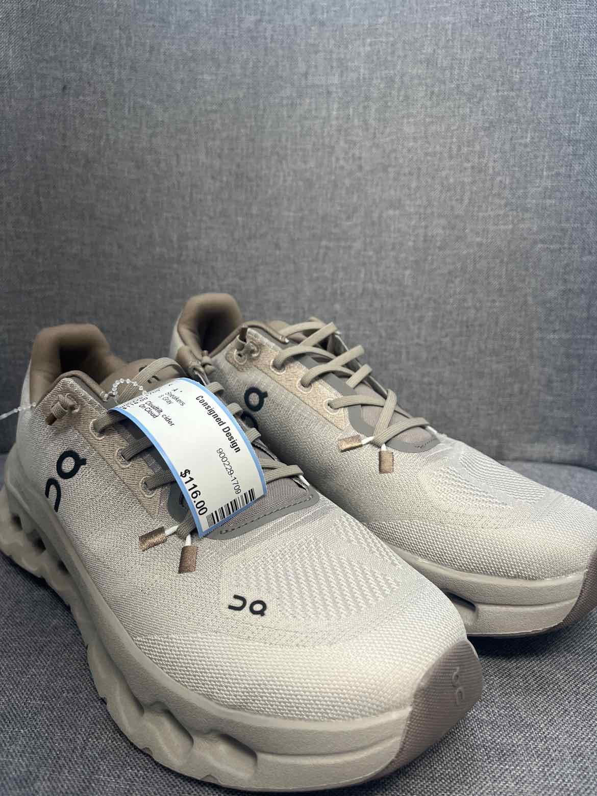 8 On Cloud Sneakers