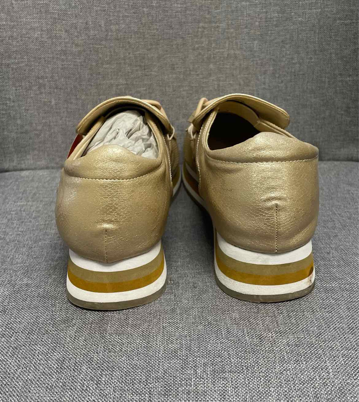 8 COCONUTS Loafers