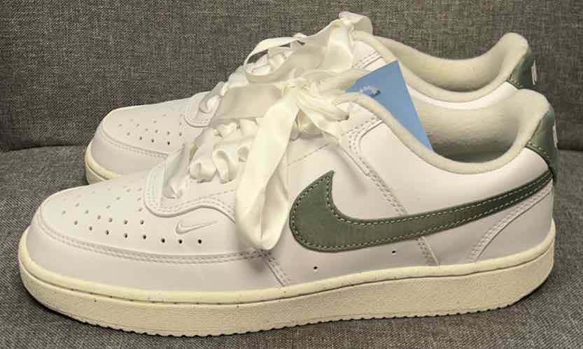 8 Nike Sneakers