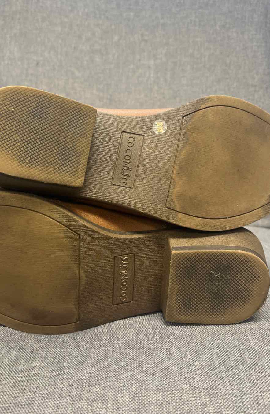 8 COCONUTS Boots