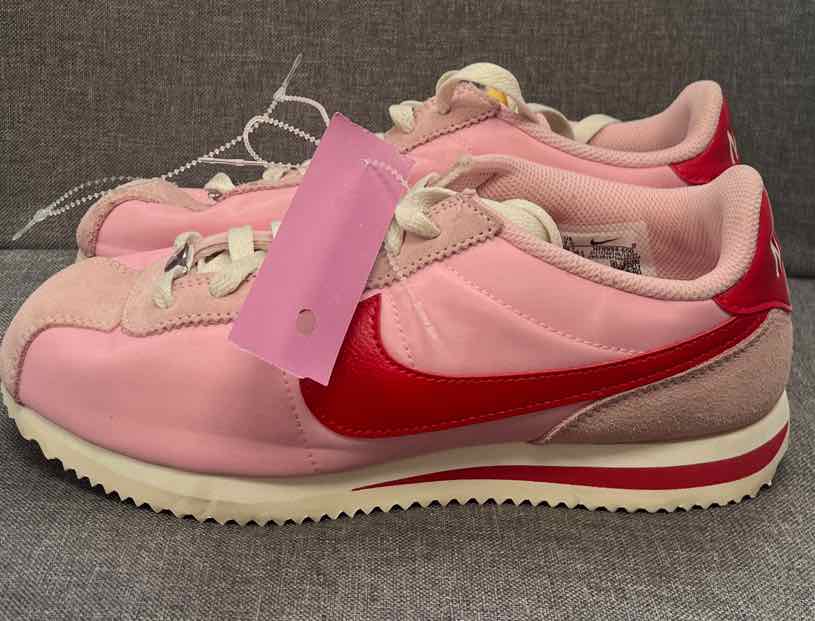 7.5 Nike Shoes