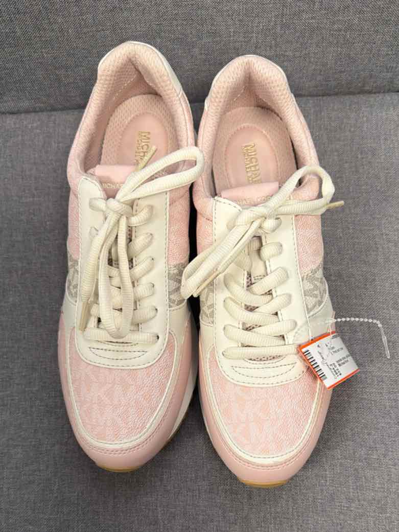 9 Micheal Kors Shoes