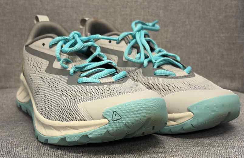 8.5 Keen Sneakers