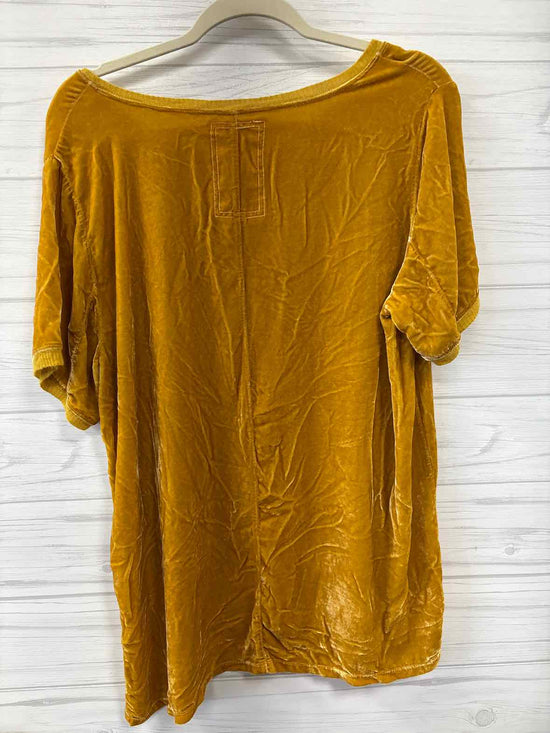 Size M pete & greta Shirt