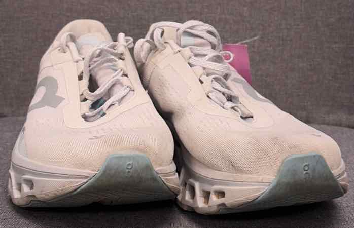 10.5 On Sneakers
