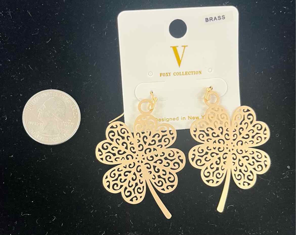V foxy collection Earrings