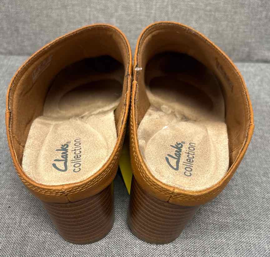 8.5 Clarks Loafers