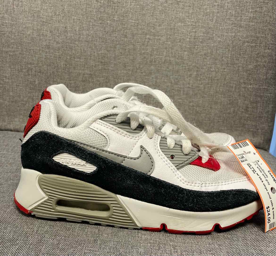 2.5 Nike Air Shoes/Boots